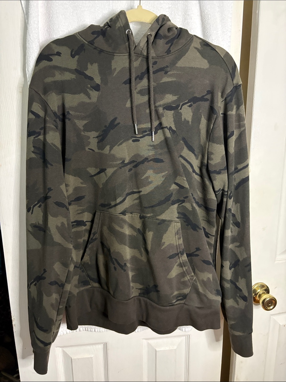 Old Navy women’s Camouflage Pullover Hoodie - Olive & Dark Green